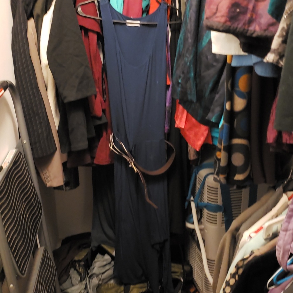Long navy dress w cute brown belt